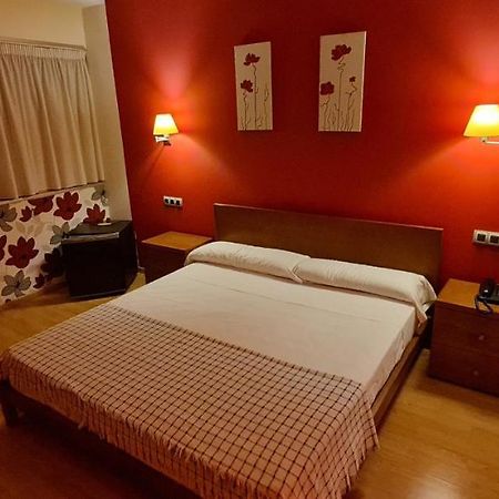 Hotel Ciudad De Корелья Екстер'єр фото
