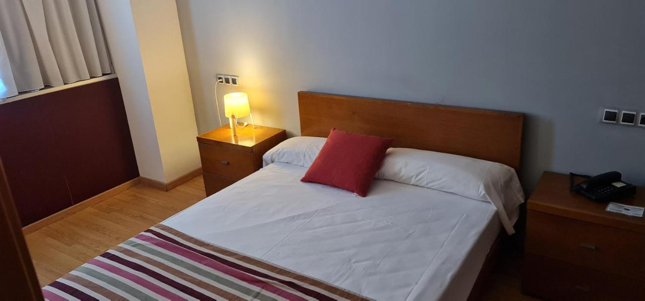 Hotel Ciudad De Корелья Екстер'єр фото