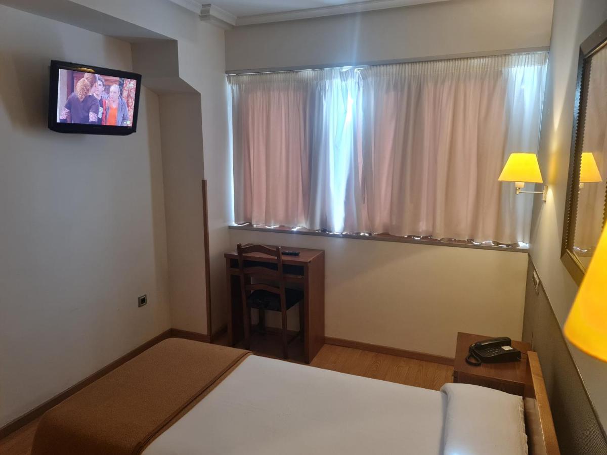 Hotel Ciudad De Корелья Екстер'єр фото
