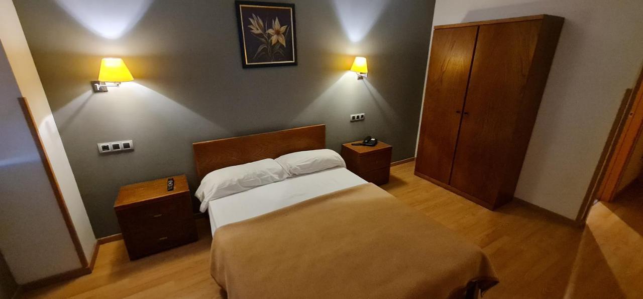 Hotel Ciudad De Корелья Екстер'єр фото