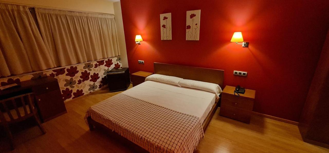 Hotel Ciudad De Корелья Екстер'єр фото