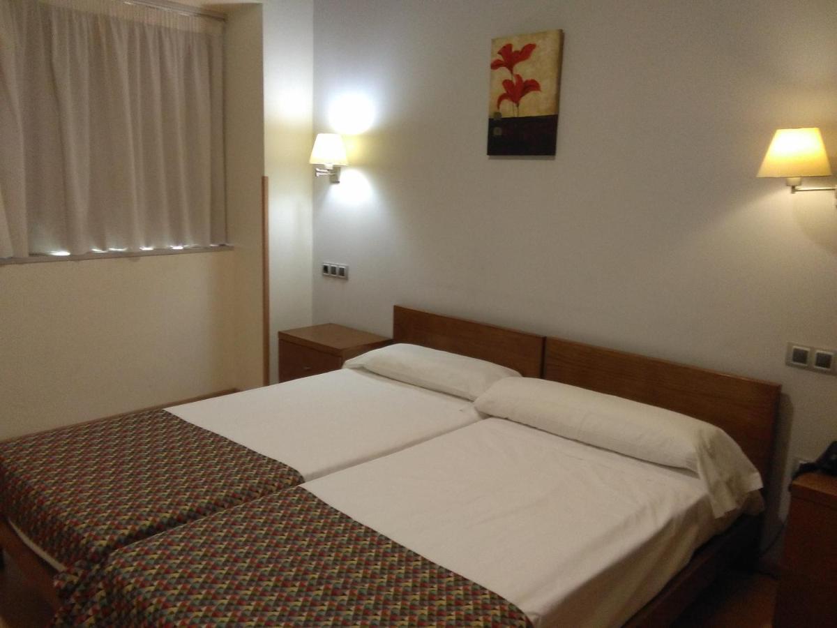 Hotel Ciudad De Корелья Екстер'єр фото